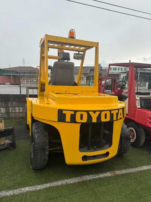 EMPILHADOR TOYOTA